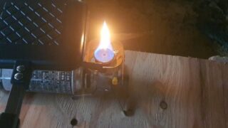 ガス缶と携帯コンロ